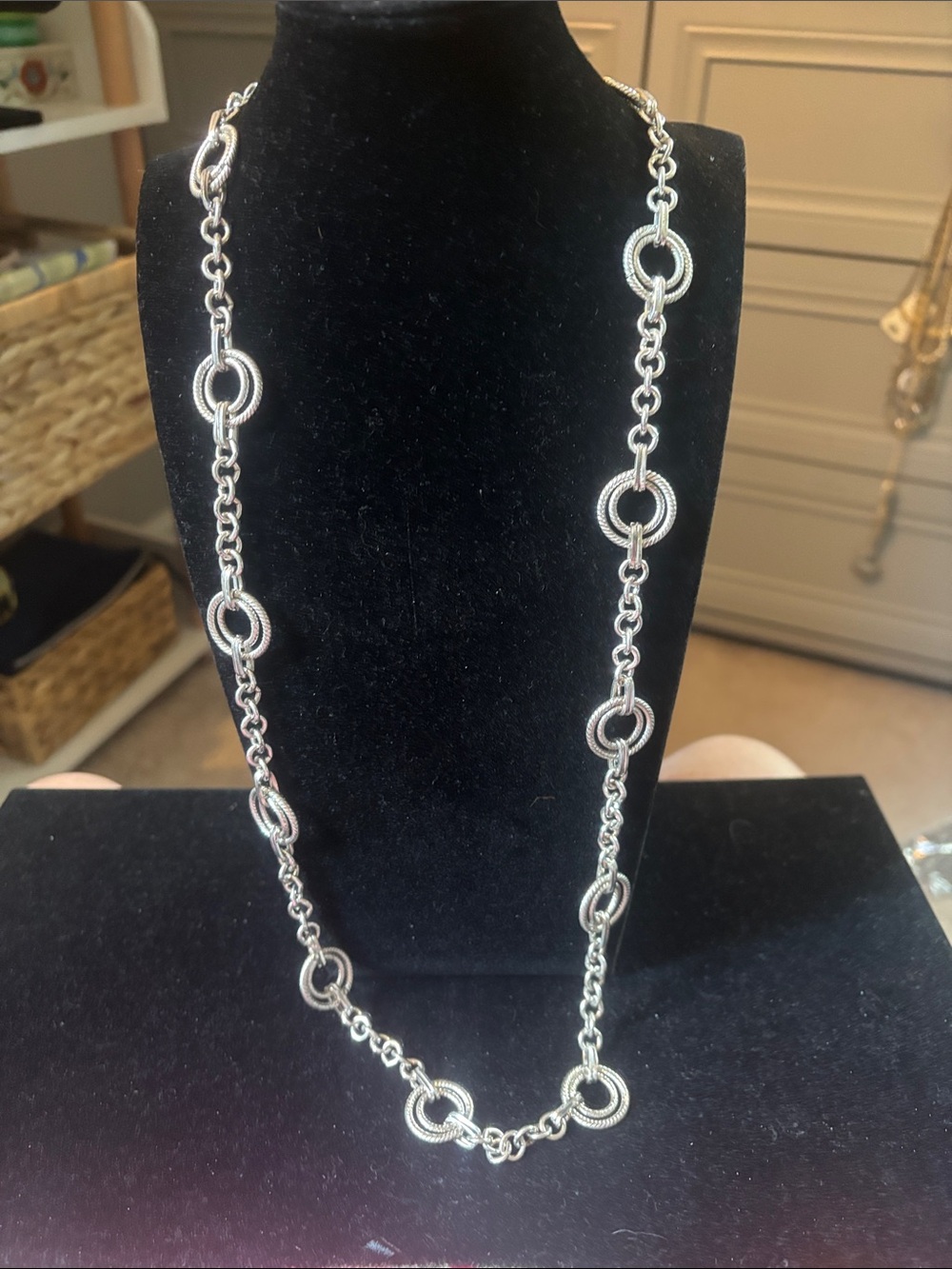 Crown TRIFARI Elegant Silver-Tone Circle Link Medallion Necklace - Women Jewelry